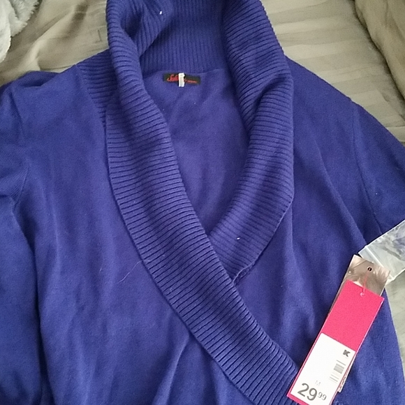 Sweater - Picture 1 of 1